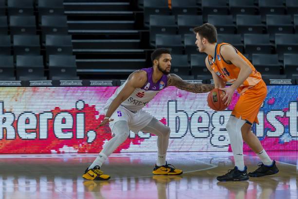 接连失利使 接连失利使